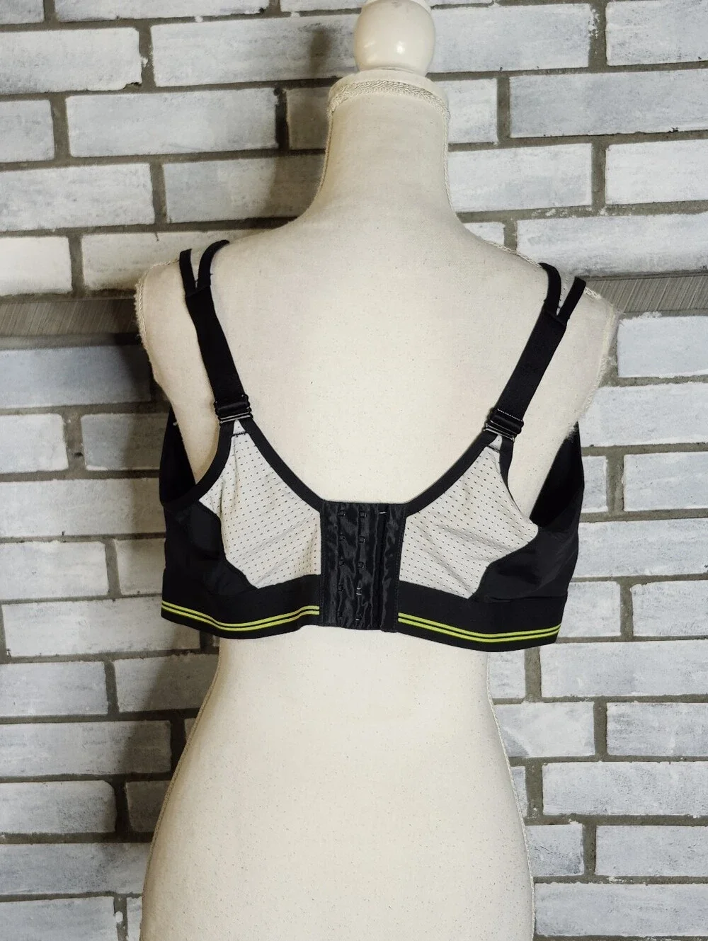 • Catherines Black Lime White Mesh Medium Support Sports Active Bra Size 42DDD
